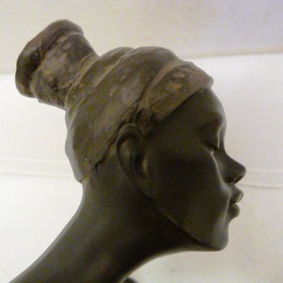 SEYMOUR MANN Handcrafted African Themed Figurine Woman With Pottery - Picture 14 of 15